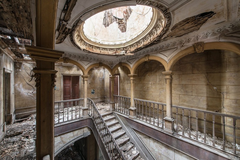 Wanderlust Tips Magazine | Abandoned buildings where time stands still