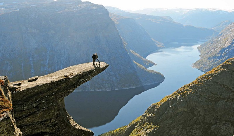 Wanderlust Tips Magazine | Keepy-uppy on the 1,200m Trolltunga in Norway