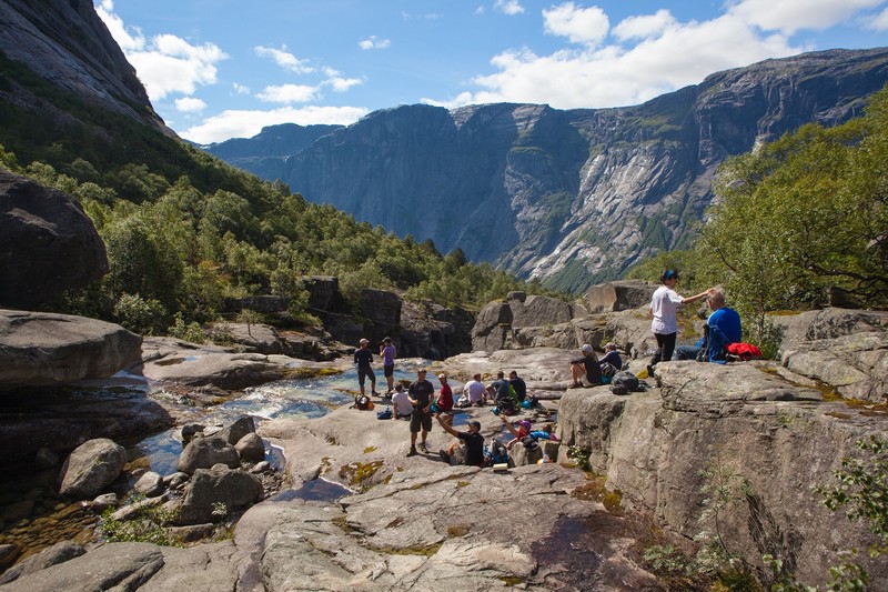 Wanderlust Tips Magazine | Keepy-uppy on the 1,200m Trolltunga in Norway