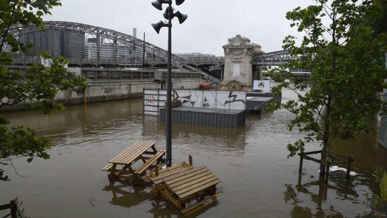 wanderlust-tips-paris-flooded-right-before-euro-2016