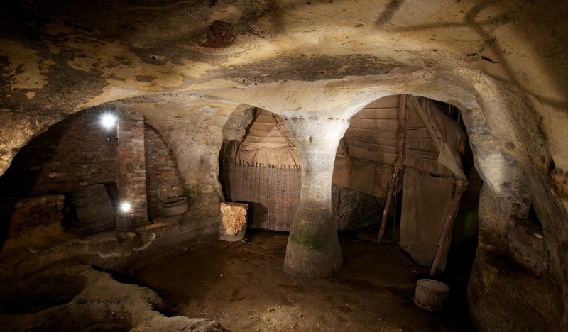 Wanderlust Tips Magazine | Housing in caves under the city of Nottingham