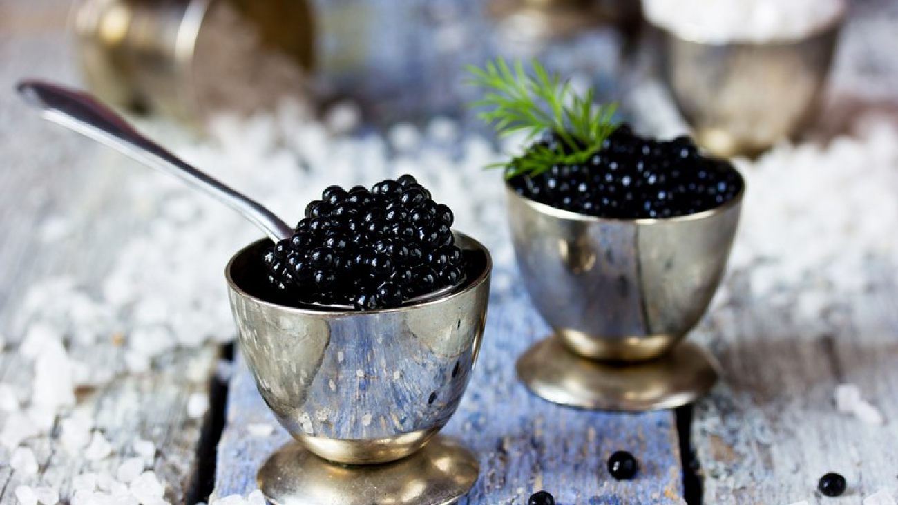 Wanderlust Tips Magazine | Caviar - black jewel for the dinner table
