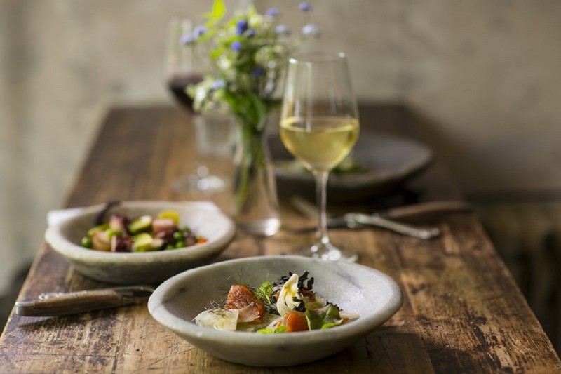 Wanderlust Tips Magazine | Wine and seafood - a stylish combination