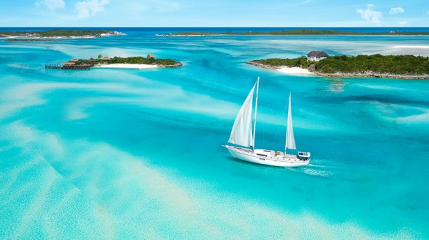 The Bahamas gained its independence in 1973. The majority (80%) of its population is black, and are descendants of slaves. The current population is nearly 400 thousand people, with an income per capita of US$ 43,000 – an enviable number. Thanks to its beautiful landscape, the Bahamas welcomes over 2 million visitors annually, which makes tourism a key sector for the country’s economy. If you’re not interested in shopping, you can visit the administrative area, with the pink Government House, Parliament Street with the Independence Square, Supreme Court, and National Library. All these buildings have a simple architecture, which fits the friendly nature of the people here.