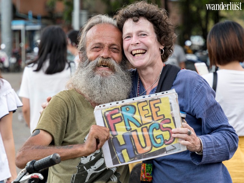 Wanderlust Tips Magazine | A homeless man and his free hugs
