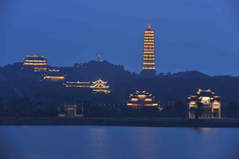 Wanderlust Tips Magazine | 8 ideal places to visit in Ninh Binh in the evening