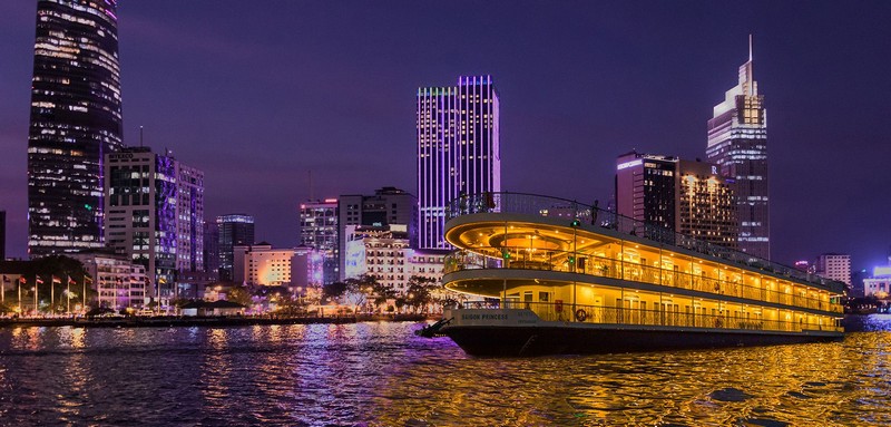 Wanderlust Tips Magazine | 8 must see places in HCMC in the evening