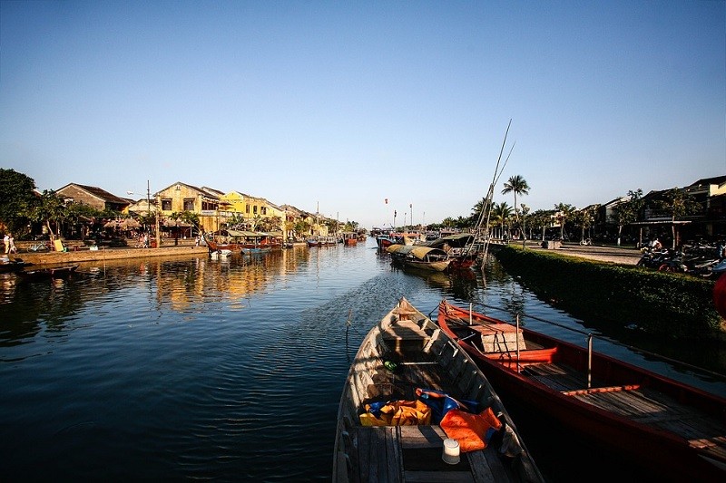 Wanderlust Tips Magazine | Green tour: collecting trash while kayaking on Hoai River