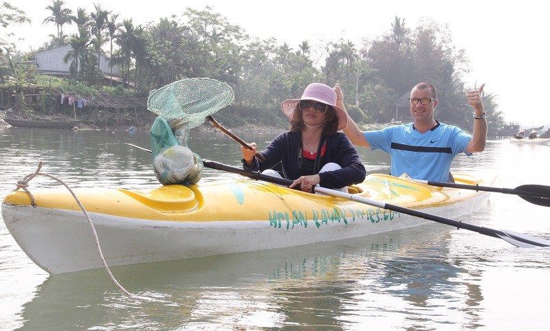 Wanderlust Tips Magazine | Green tour: collecting trash while kayaking on Hoai River