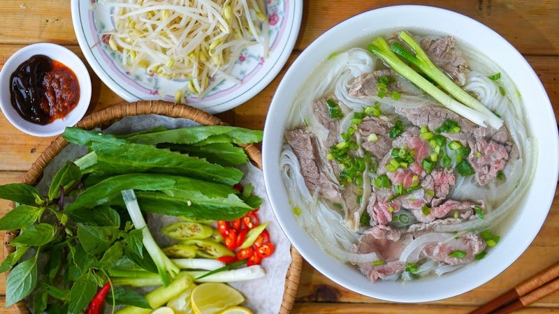Wanderlust Tips Magazine | Guide to Eating Pho in Vietnam