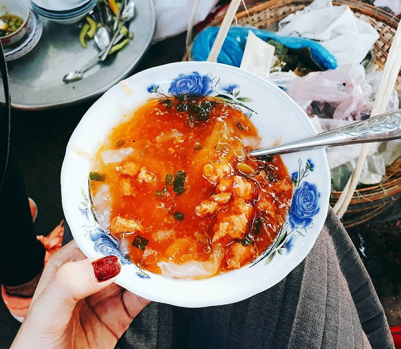 Wanderlust Tips Magazine | The most popular food to eat in Hue