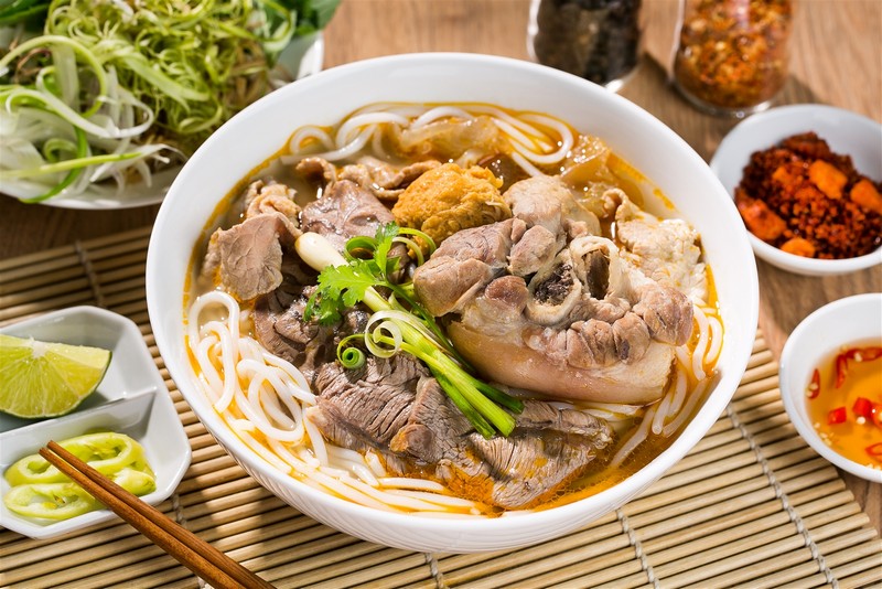 Wanderlust Tips Magazine | The most popular food to eat in Hue