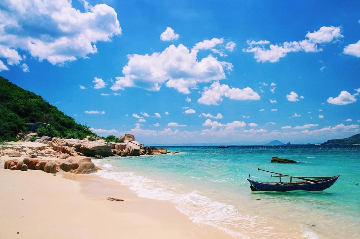 Wanderlust Tips Magazine | 8 must-see places in Phu Yen in the afternoon