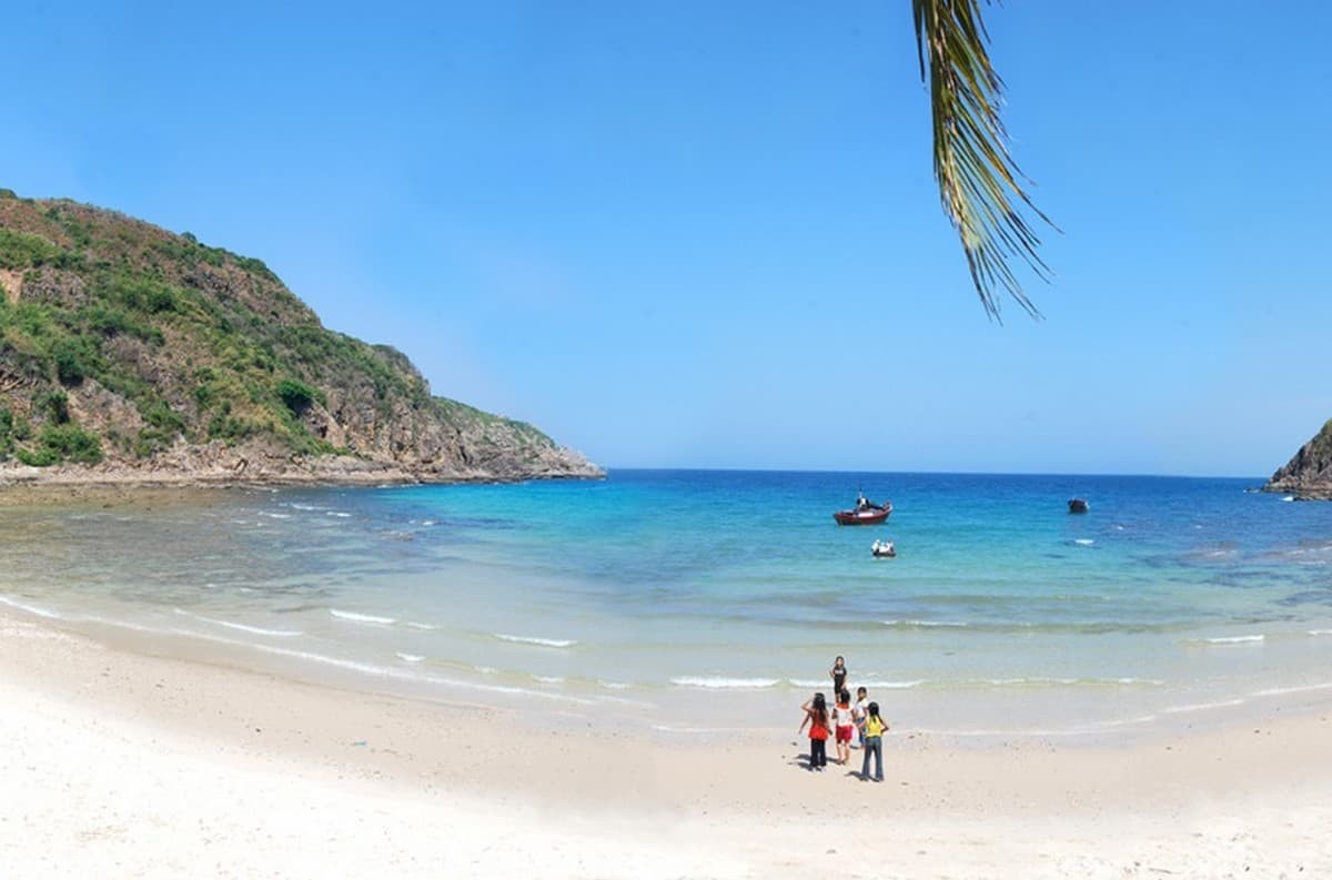 Wanderlust Tips Magazine | 8 must-see places in Phu Yen in the morning