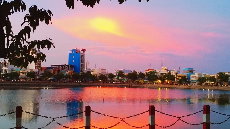 Wanderlust Tips Magazine | 8 must-see places in The Mekong Delta in the evening