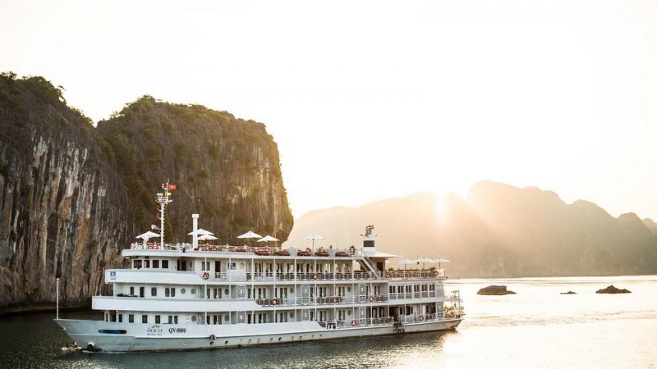 Wanderlust Tips Magazine | Luxury cruises: Admire Halong Bay on a floating hotel