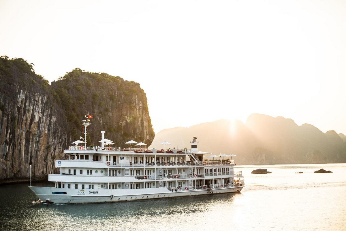 Wanderlust Tips Magazine | Luxury cruises: Admire Halong Bay on a floating hotel