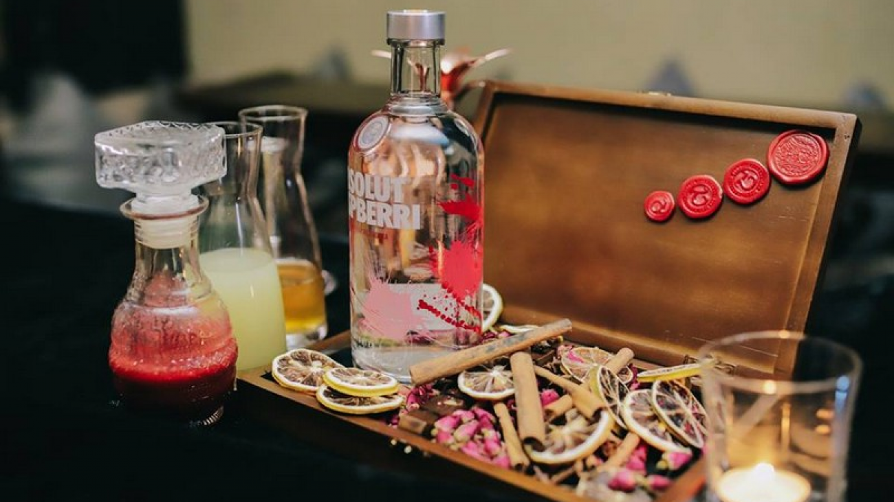 wanderlust-tips-launch-of-new-fragrance-cocktails-at-social-club-saigon00