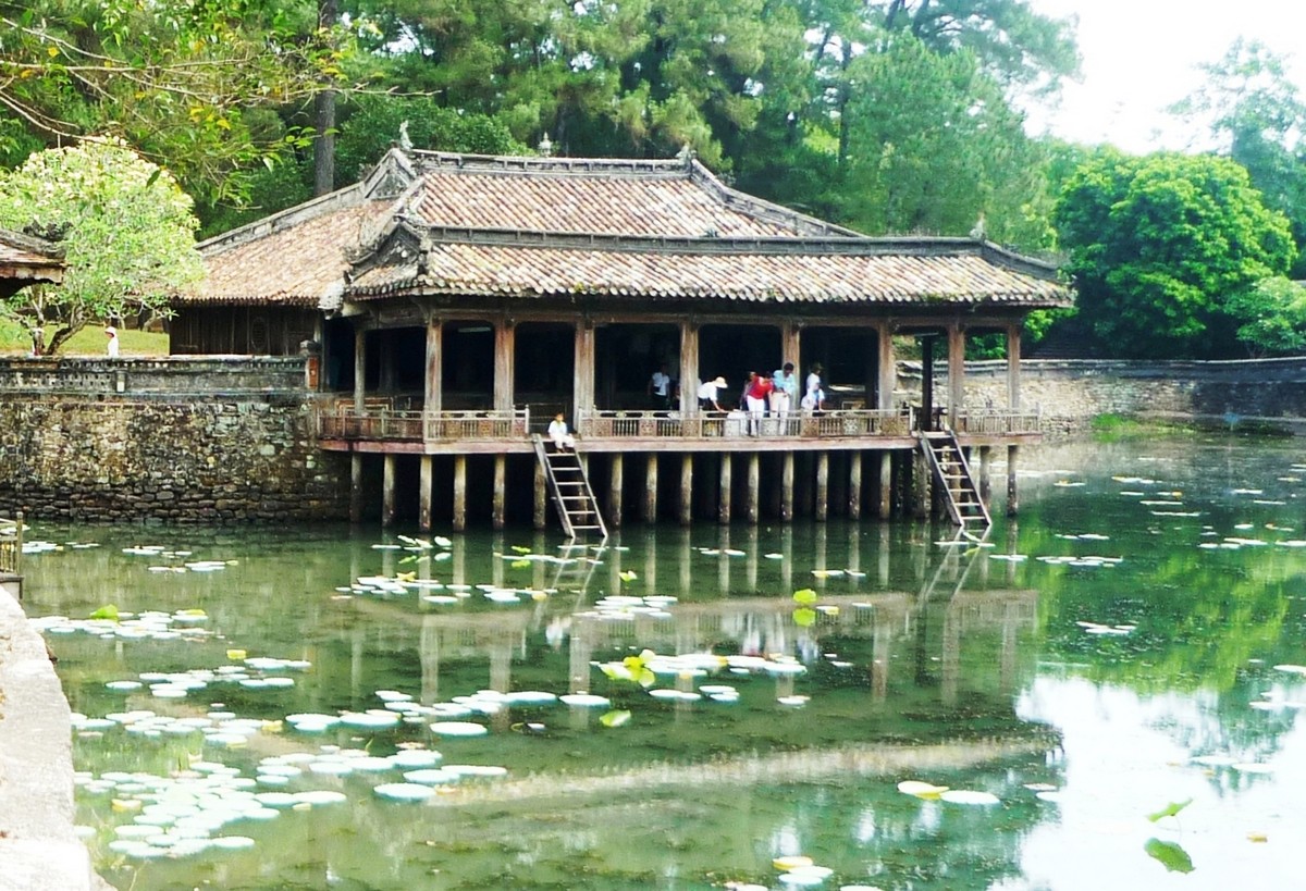 Wanderlust Tips Magazine | 8 must-see places in Thua Thien - Hue in the afternoon