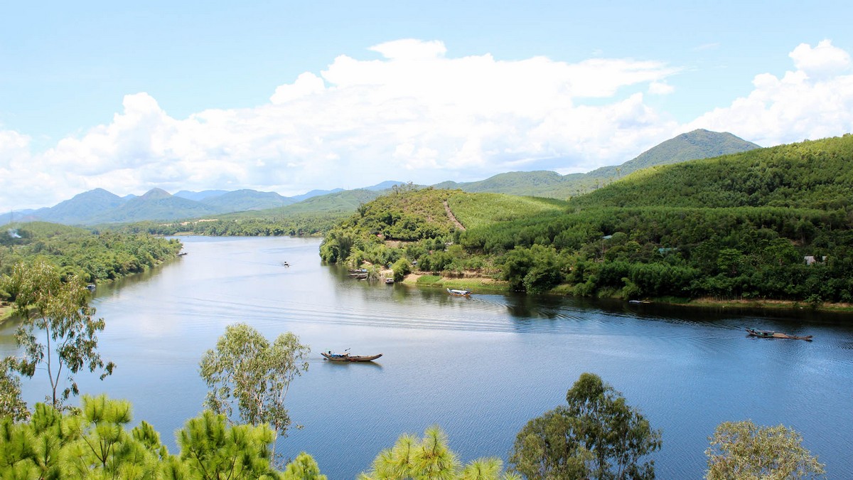 Wanderlust Tips Magazine | 8 must-see places in Thua Thien - Hue in the morning