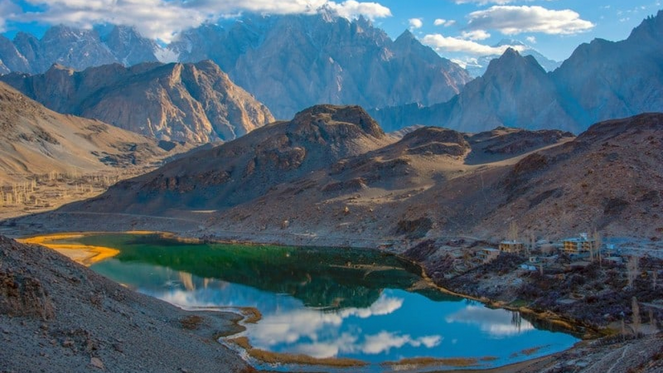 Wanderlust Tips magazine | Fall in love with peaceful Hunza