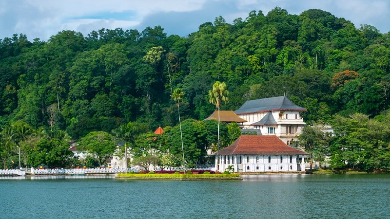 Wanderlust Tips magazine | Get lost in Kandy: The peaceful and scenic city of Sri Lanka