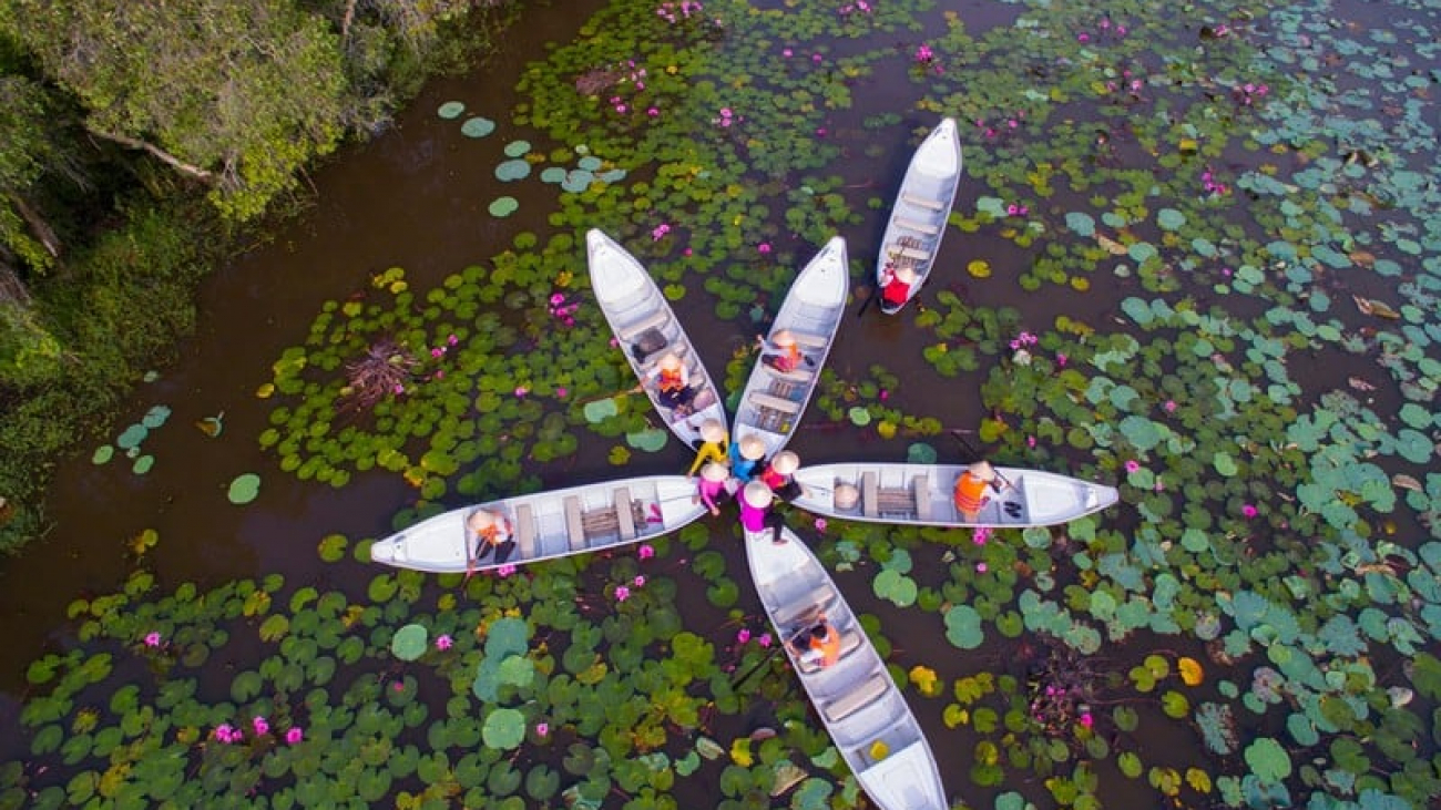 Wanderlust Tips Magazine | Keep an eye out for Tan Lap Floating Village