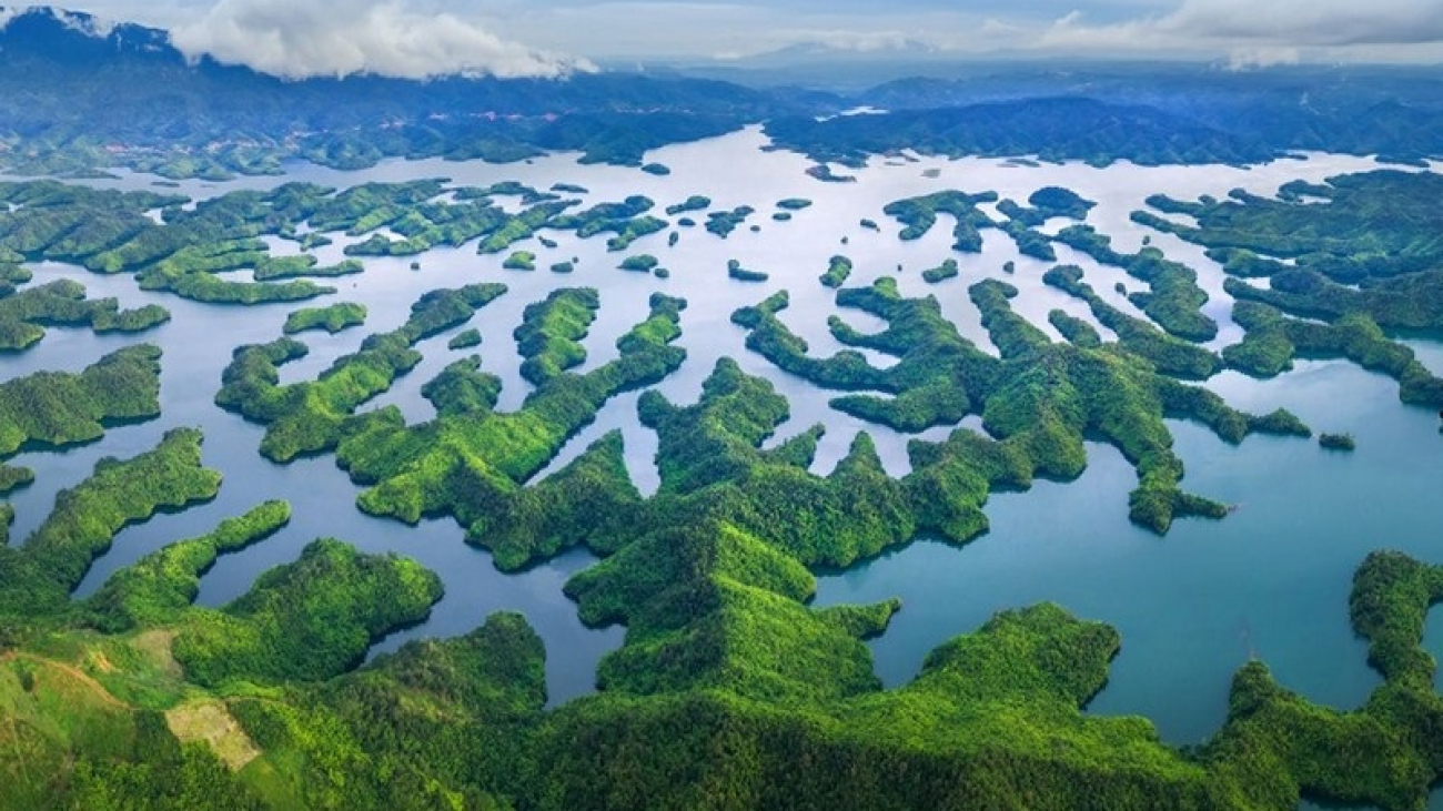 wanderlust-tips-ta-dung-lake-ha-long-bay-of-vietnams-central-highlands01