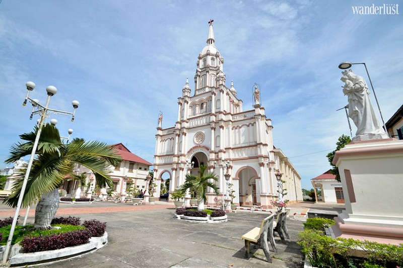 Wanderlust Tips Travel Magazine | The most stunning religious architectures in An Giang Province