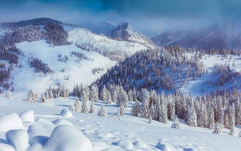 Wanderlust Tips | Visit Chamonix-Mont-Blanc - France's snow-white paradise