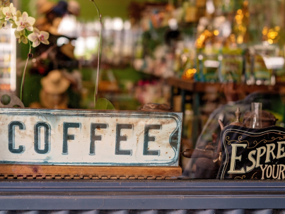Coffee Lovers: How to choose good coffee shops while traveling? | Wanderlust Tips