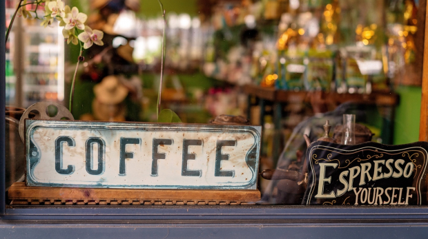 Coffee Lovers: How to choose good coffee shops while traveling? | Wanderlust Tips