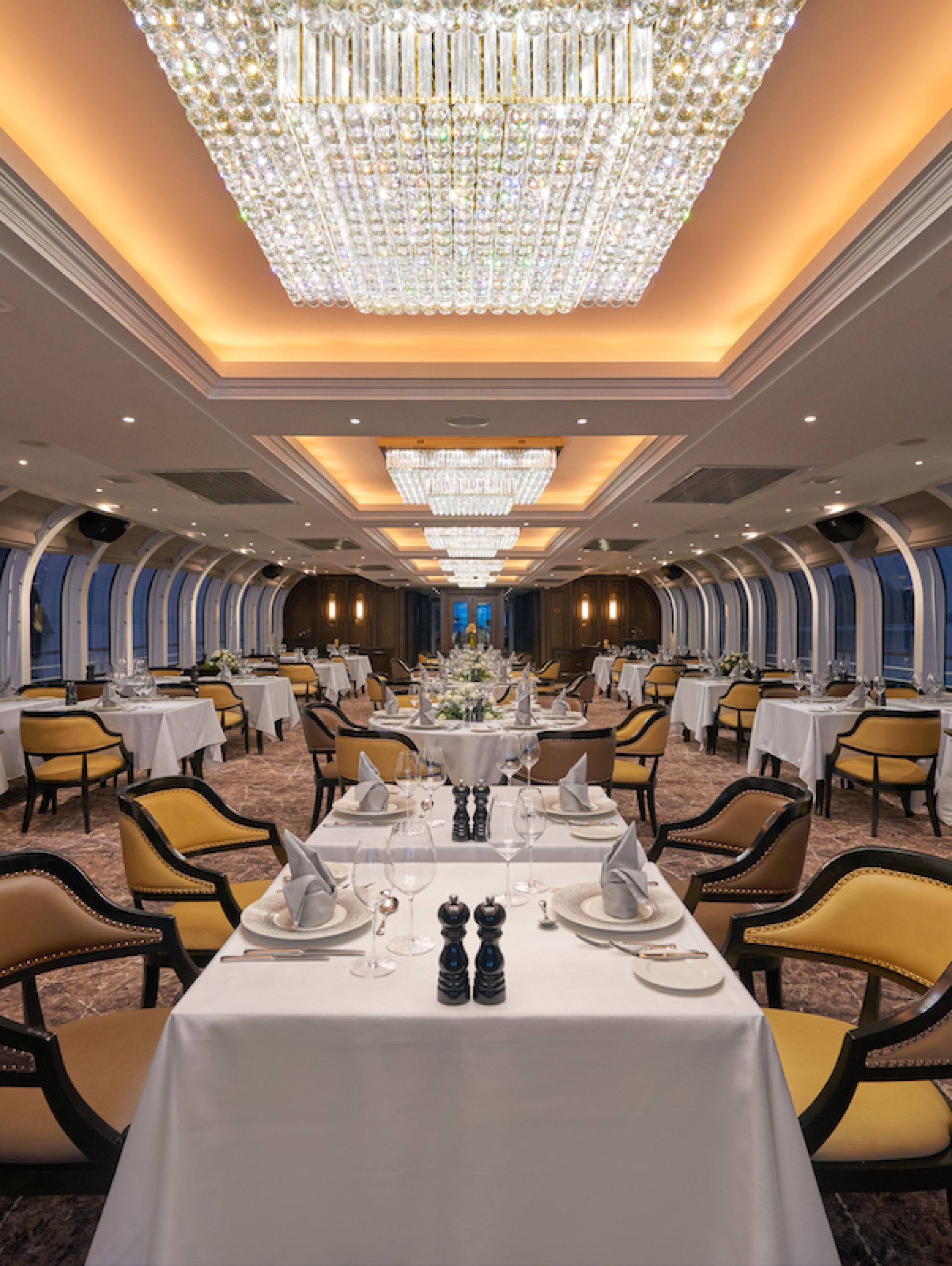 PREMIUM DINING ON VIETNAM UNESCO-SITE HALONG BAY 1