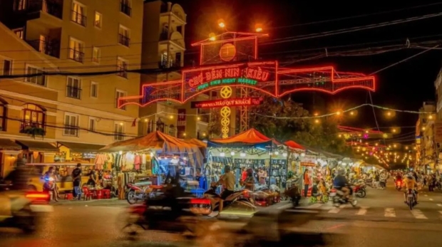 (Wanderlust Tips) Ninh Kieu Where Mekong Magic Mingles with Market Marvels
