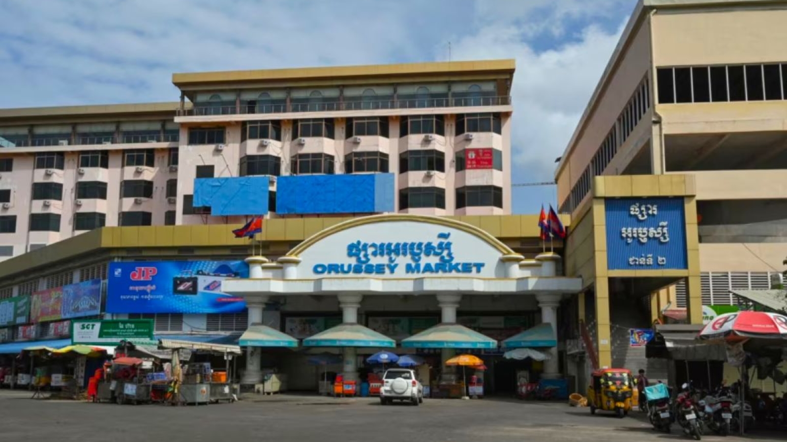 (Wanderlust Tips) Discovering Phnom Penh's Beating Heart A Dive into Orussey Market - 1