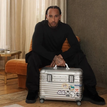 Aluminum vs. Polycarbonate The Royal Battle of Luxury Luggage Materials